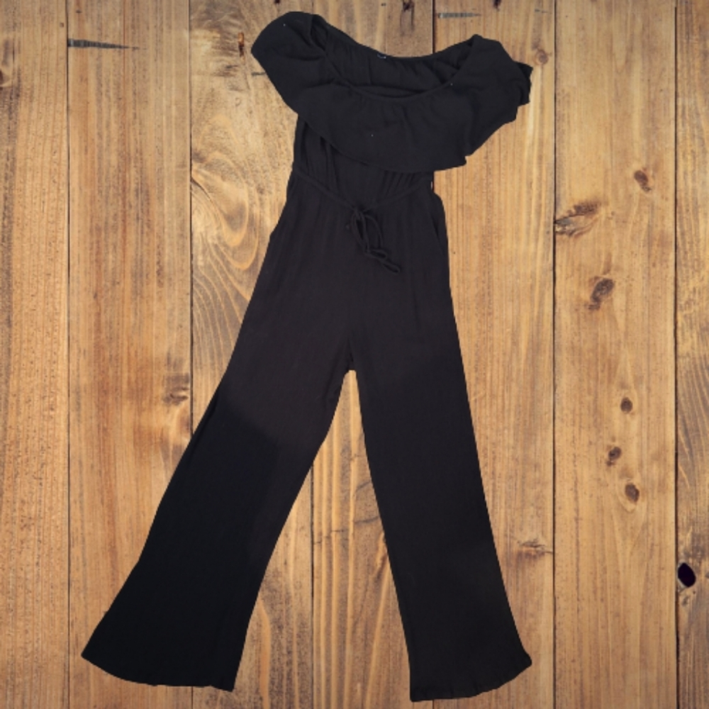 OFF SHOULDER JUMPSUIT.   M